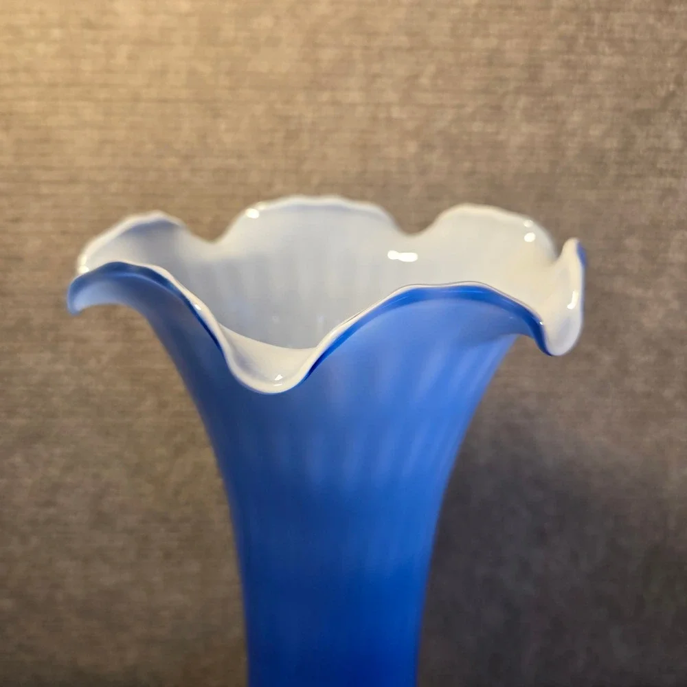 Vintage Murano Glass Blue‎ White Diamond Optic Ruffled Top 14